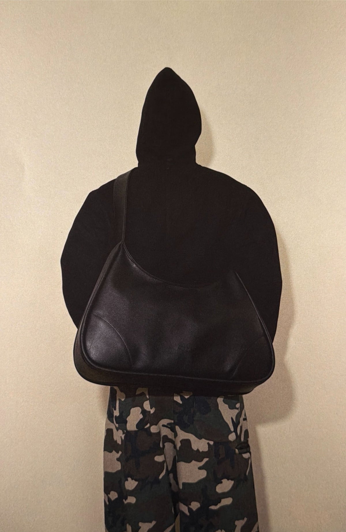 XL SHOULDER BAG — BLACK