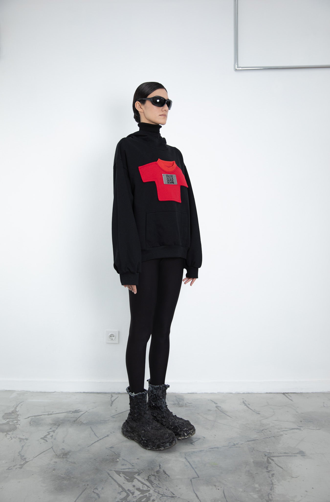 BLACK TEE-HOODIE QR CODE2