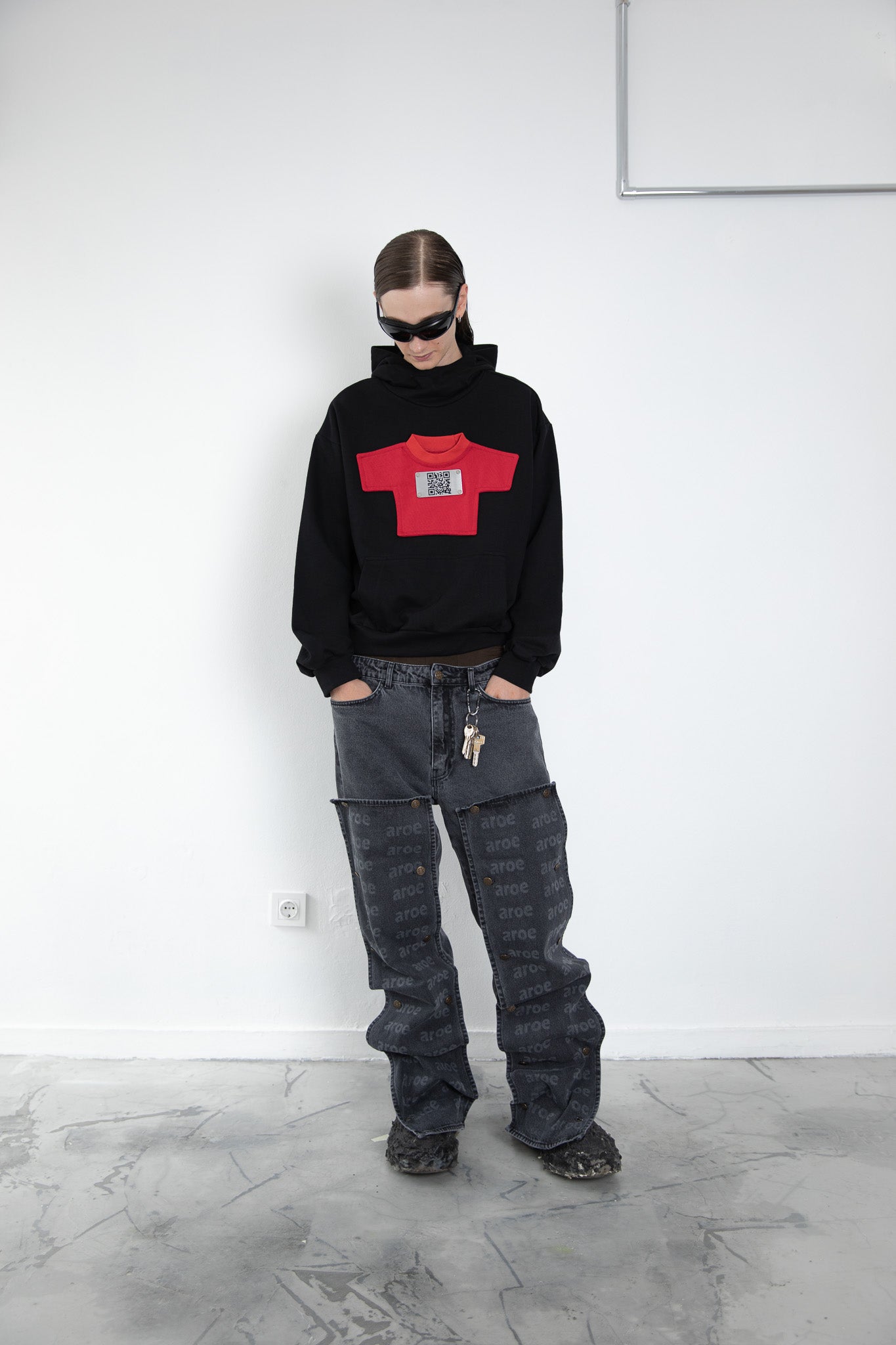 BLACK TEE-HOODIE QR CODE2