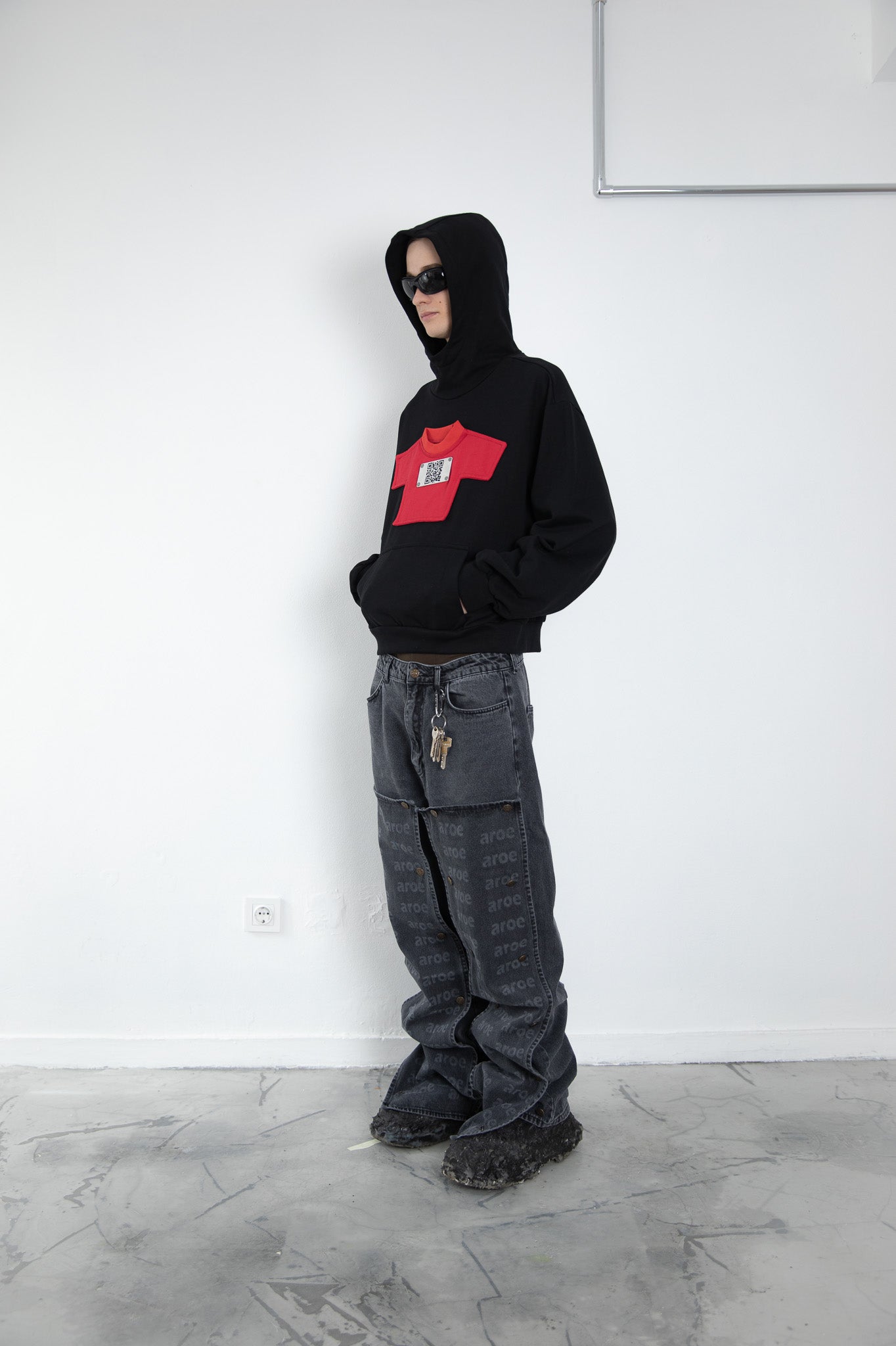BLACK TEE-HOODIE QR CODE2
