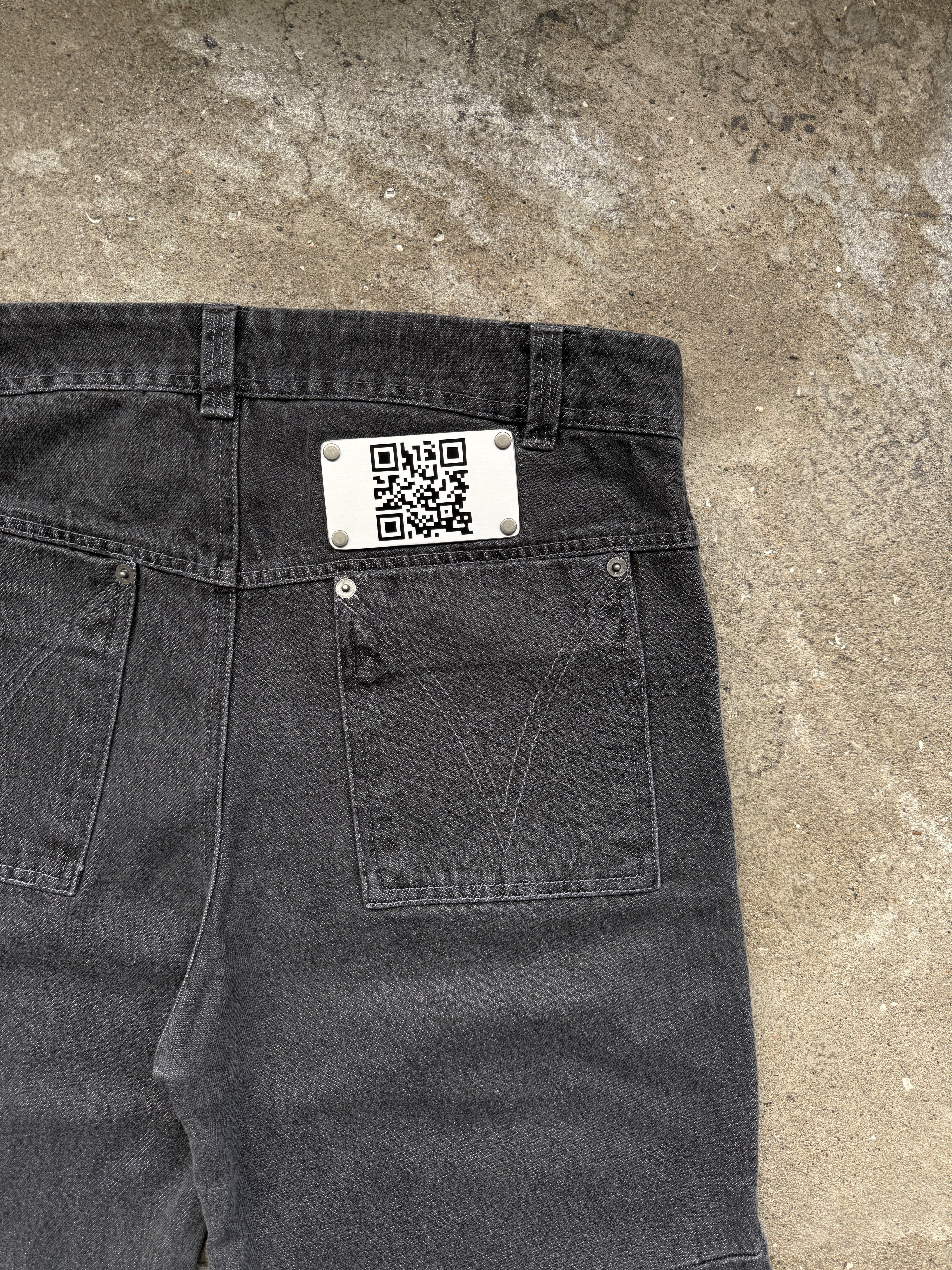 DENIM PANTS 1 QR CODE2
