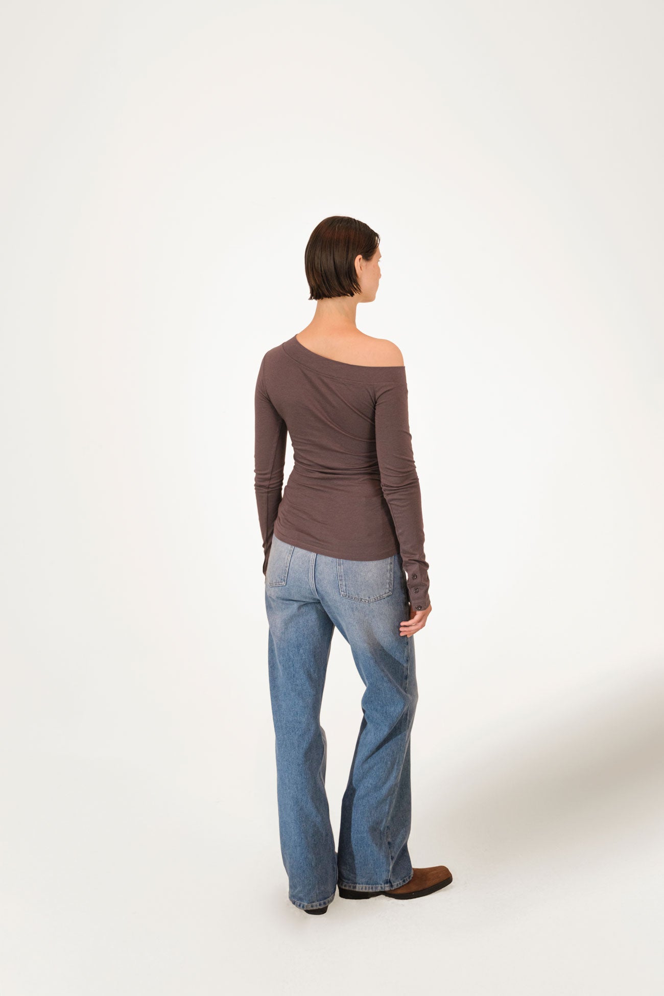 ONE SHOULDER DOWN DARK BROWN TAUPE