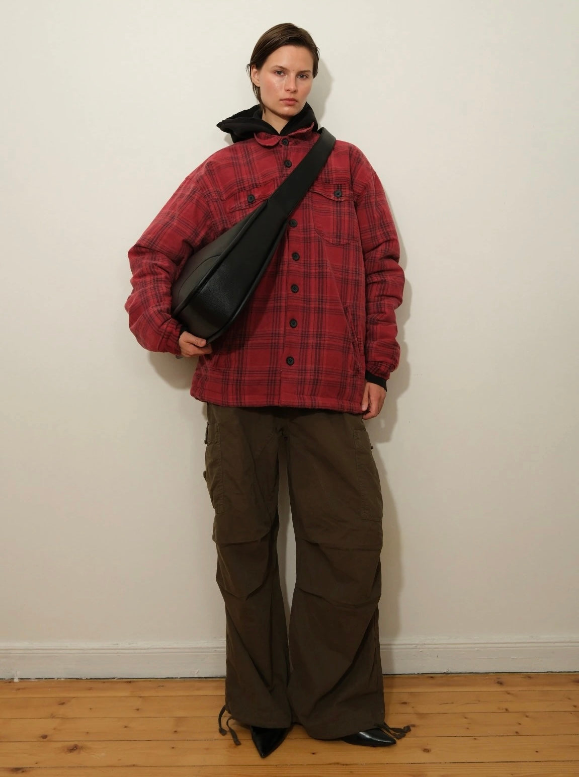 XL SHOULDER BAG — BLACK