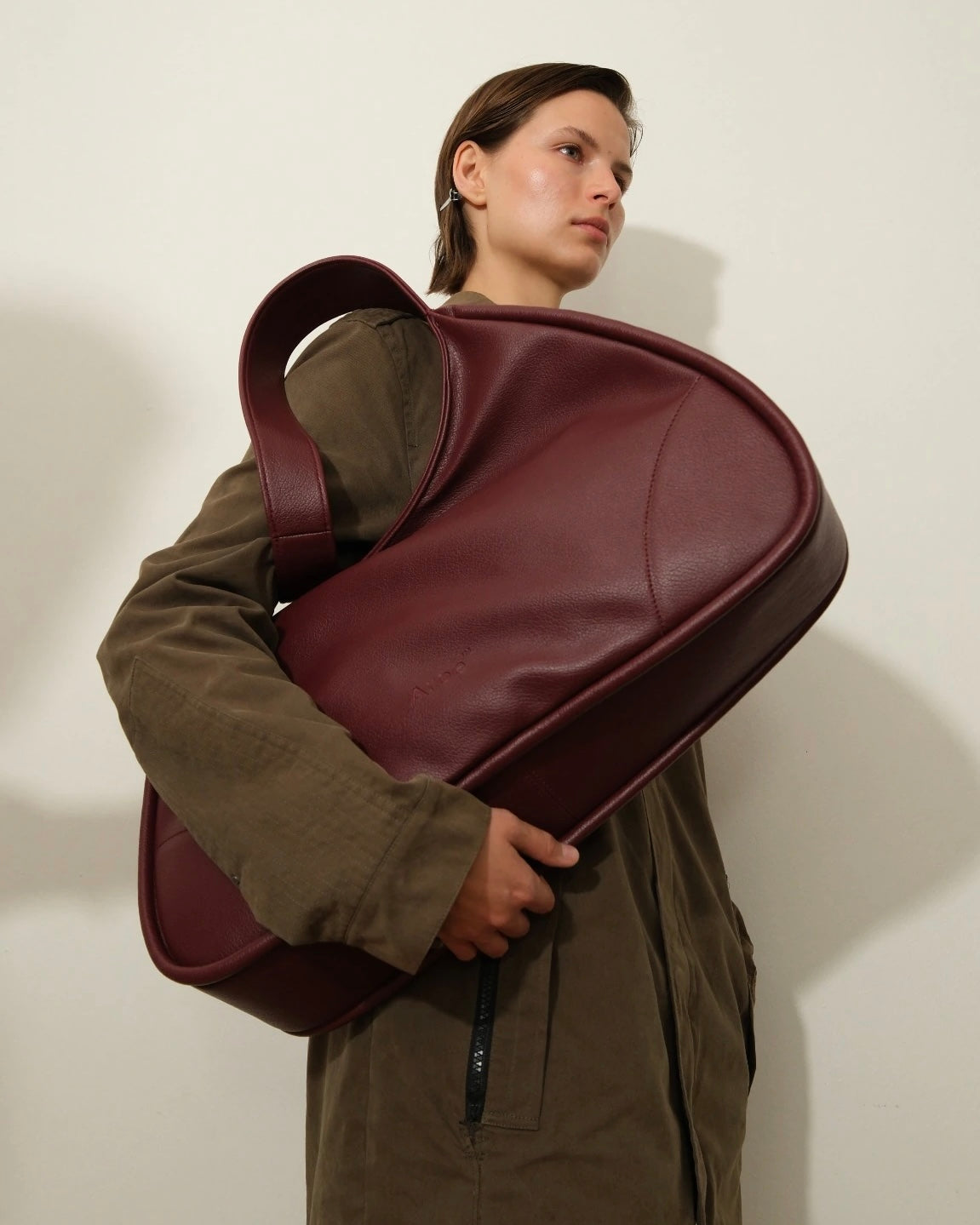 XL SHOULDER BAG — BURGUNDY